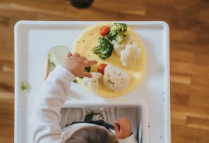 Baby’s eerste hapjes. Wanneer en hoe moet ik beginnen met oefenhapjes bij mijn baby? 