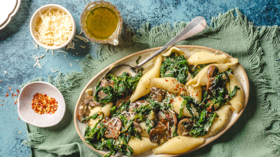 Pasta with spinach and mushrooms 