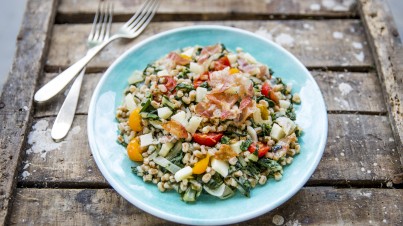 Andijviesalade met spelt, tomaatjes en pancetta