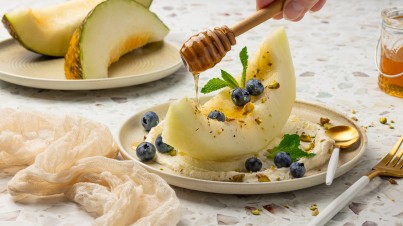 Piel-de-sapo melon on cinnamon vanilla ricotta, with blueberries, pistachios, mint and honey