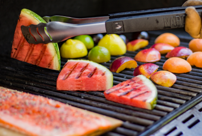 Cottura al barbecue, hai mai provato con la frutta? 