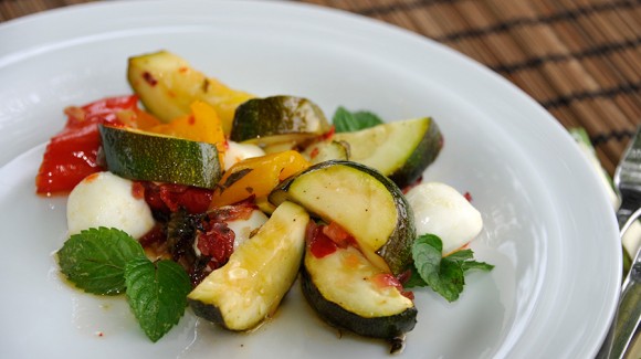 Zucchini-Salat mit Minze und Chili | Love my Salad