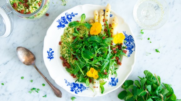 Couscoussalade gegrilde witte asperges en chorizo | Love my Salad