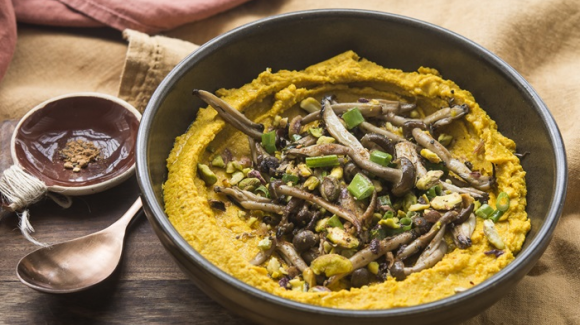 Humus otoño con Setas Salteadas