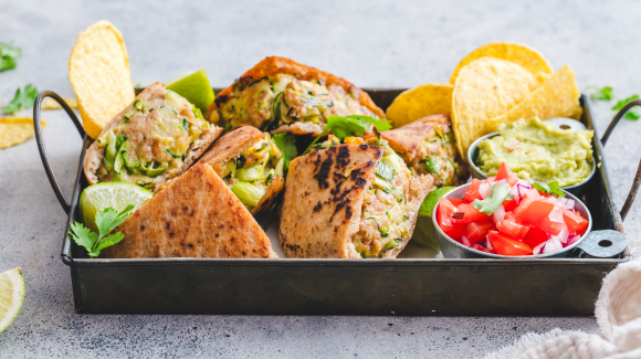 Gefüllte Pita mit Hühnchen und Zucchini